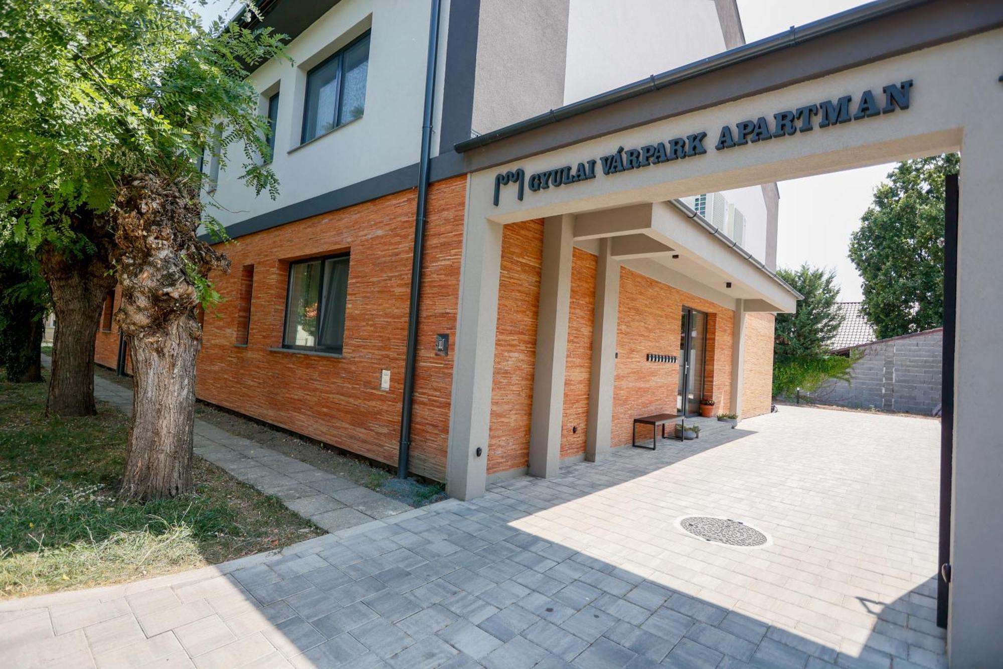 Gyulai Varpark 2 *
